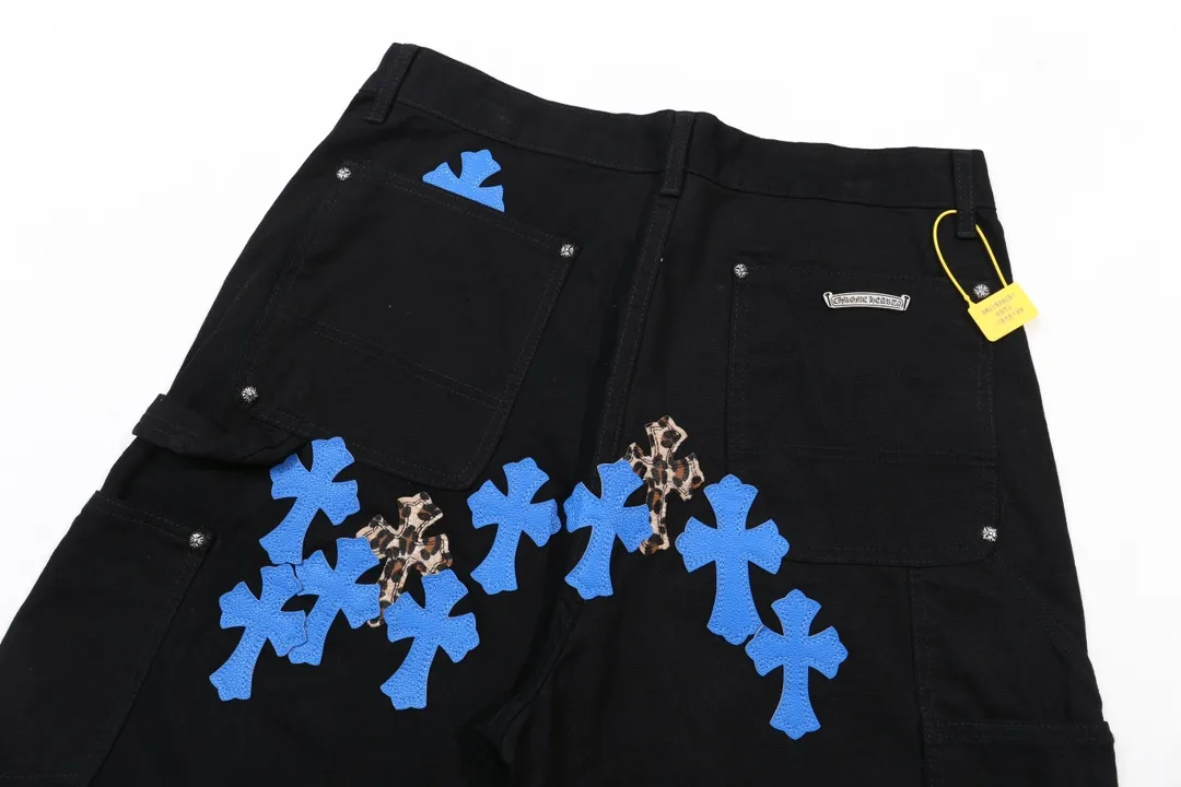 P290 model number: H653 chrome hearts Top Cow King F&F Limited to friends and family 1of1 Carhartt base version Jeans Three-dimensional version Loose and comfortable, not picky about body shape Look taller and slimmer Factory Seiko Original quality control Same style for men and women Can be matched with couples Versatile recommendation Must-have jeans for all seasons Hipsters have been disappointed From the quality selection of fabrics, the tailoring of details, and the matching of patterns are impeccable! The upper body is so handsome when worn...it can be easily worn by men, women and children! The craftsmanship is made of heavy-duty washed pure cotton denim fabric. After washing, it is soft and thick and looks very stylish when worn. Size: 28, 30, 32, 34, 36 (S-XXL) Color: black